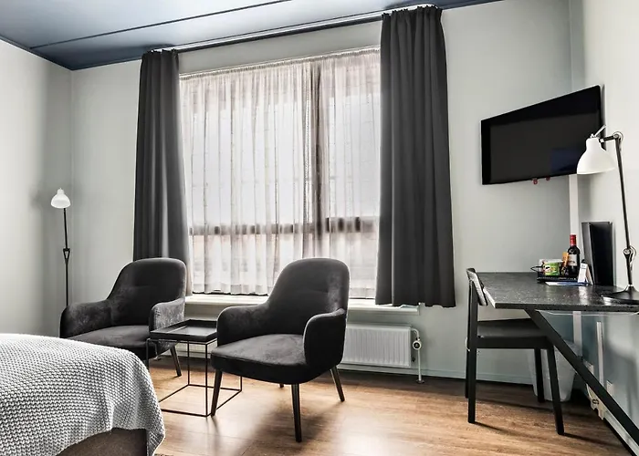 Western Royal Hotel 4*