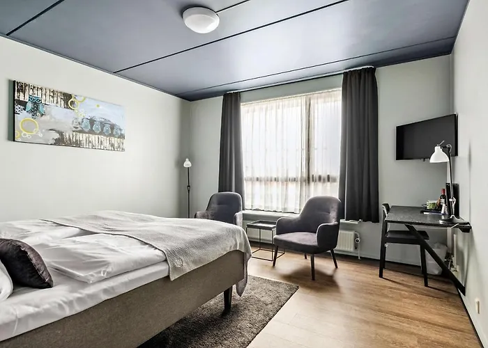Western Royal Hotel 4*